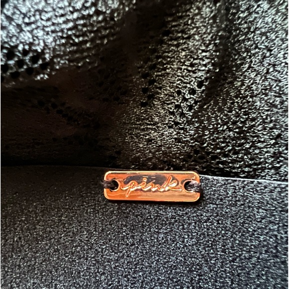 BRALETTE HALTER IN LACE
WITH A BACK TO STRIPS SIZE S |P |CH | - Picture 9 of 9